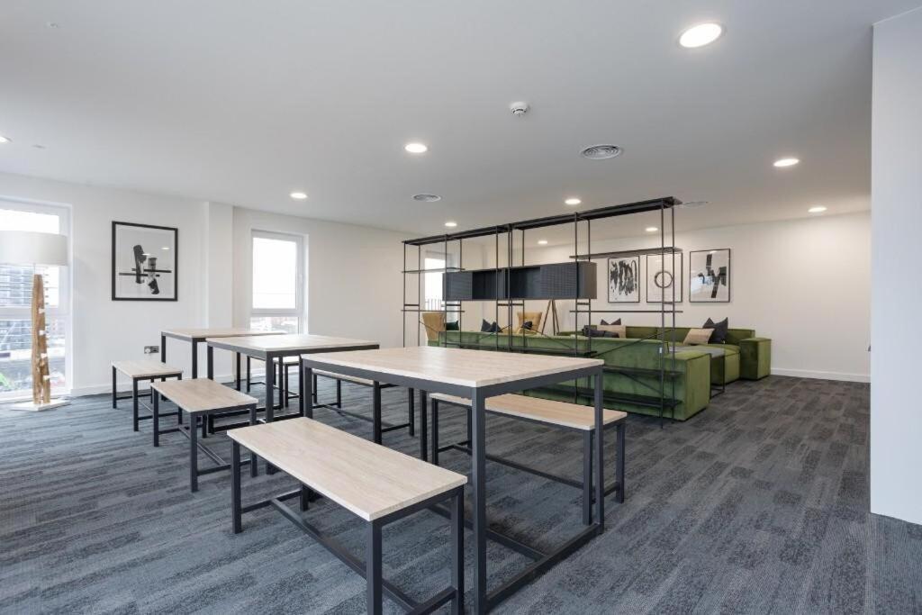 Apartment Luxury Mcr 2bed,2bath Apartment- Location! Manchester