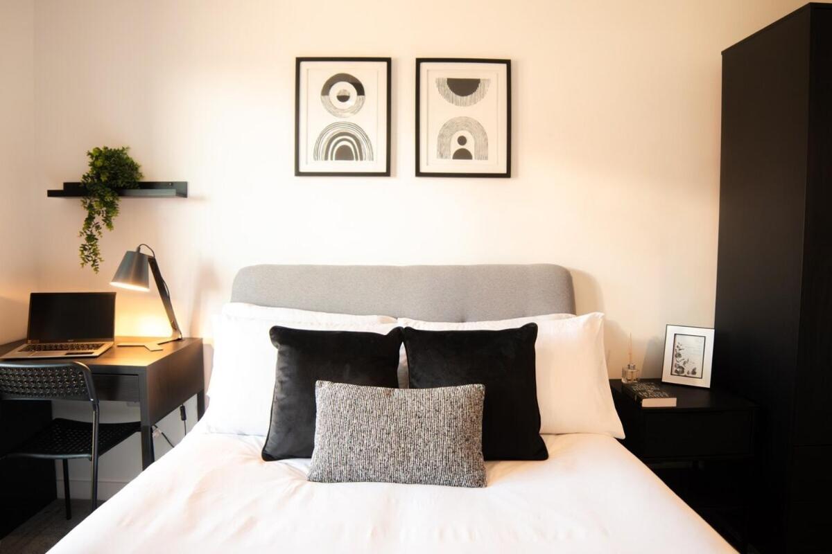 Luxury Mcr 2bed,2bath Apartment- Location! *