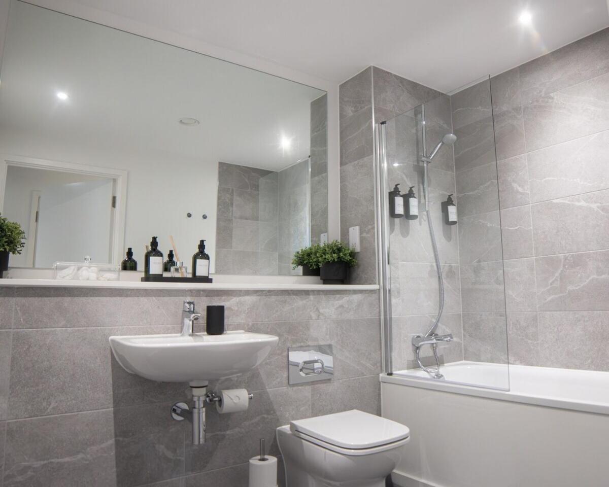Luxury Mcr 2bed,2bath Apartment- Location! *